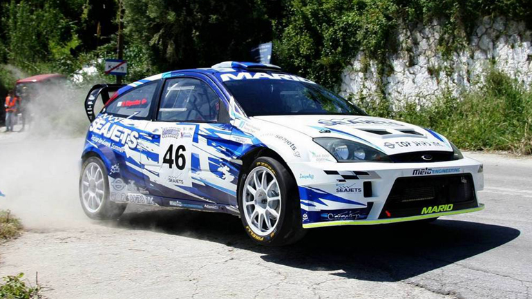 Αγκαλιά με τον τίτλο του πρωταθλητή ο Μάριος Ηλιόπουλος